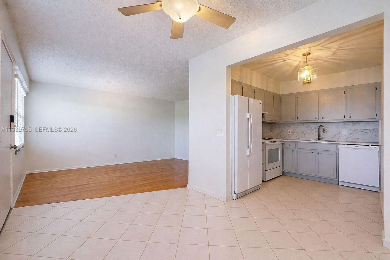 13450 SW 3rd St, Unit 408D, Pembroke Pines, FL 33027 Photo
