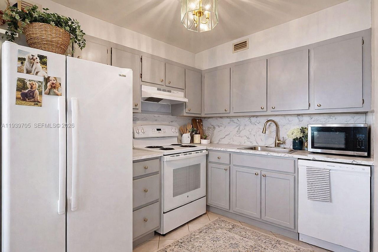 13450 SW 3rd St, Unit 408D, Pembroke Pines, FL 33027 Photo