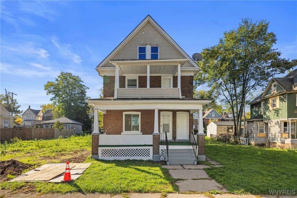 609 Elmwood Avenue, Niagara Falls, NY 14301 Main Photo