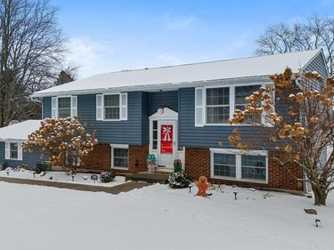 7100 Fieldcrest Drive, Lockport, NY 14094