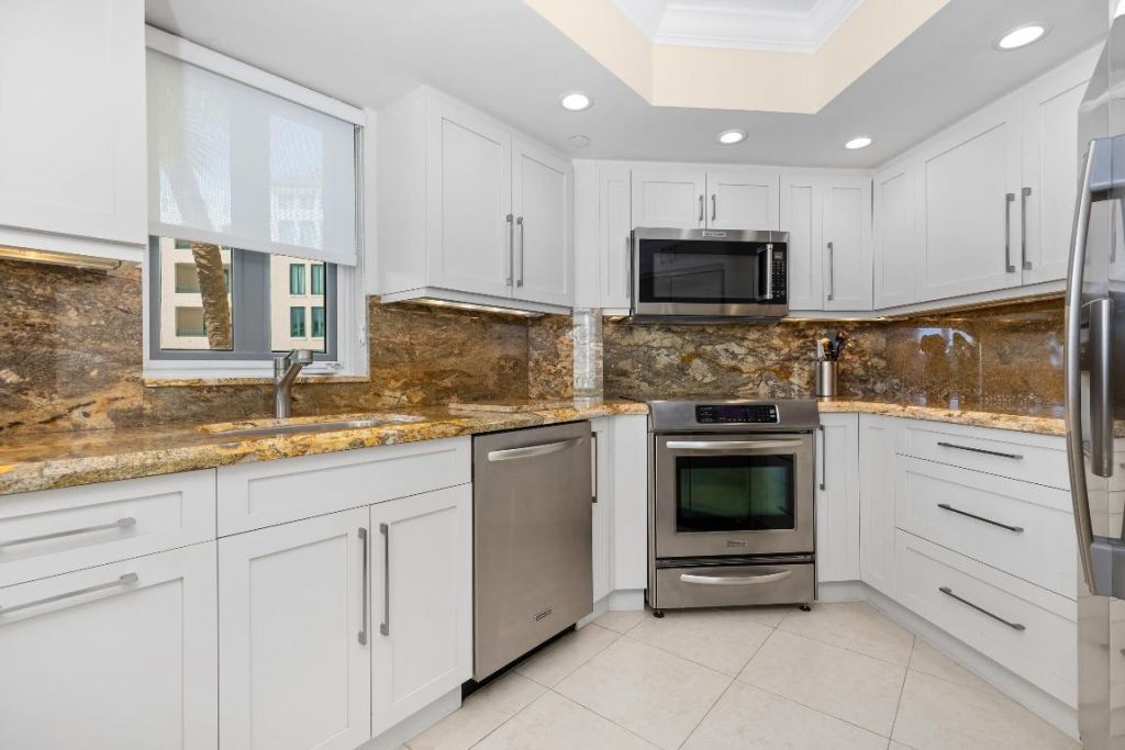 100 SE 5th Avenue, Unit 207, Boca Raton, FL 33432 Photo