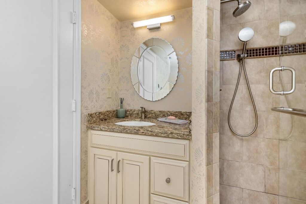 100 SE 5th Avenue, Unit 207, Boca Raton, FL 33432 Photo