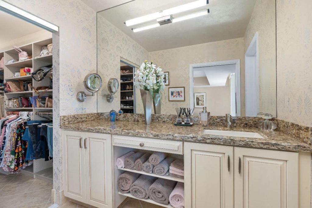 100 SE 5th Avenue, Unit 207, Boca Raton, FL 33432 Photo