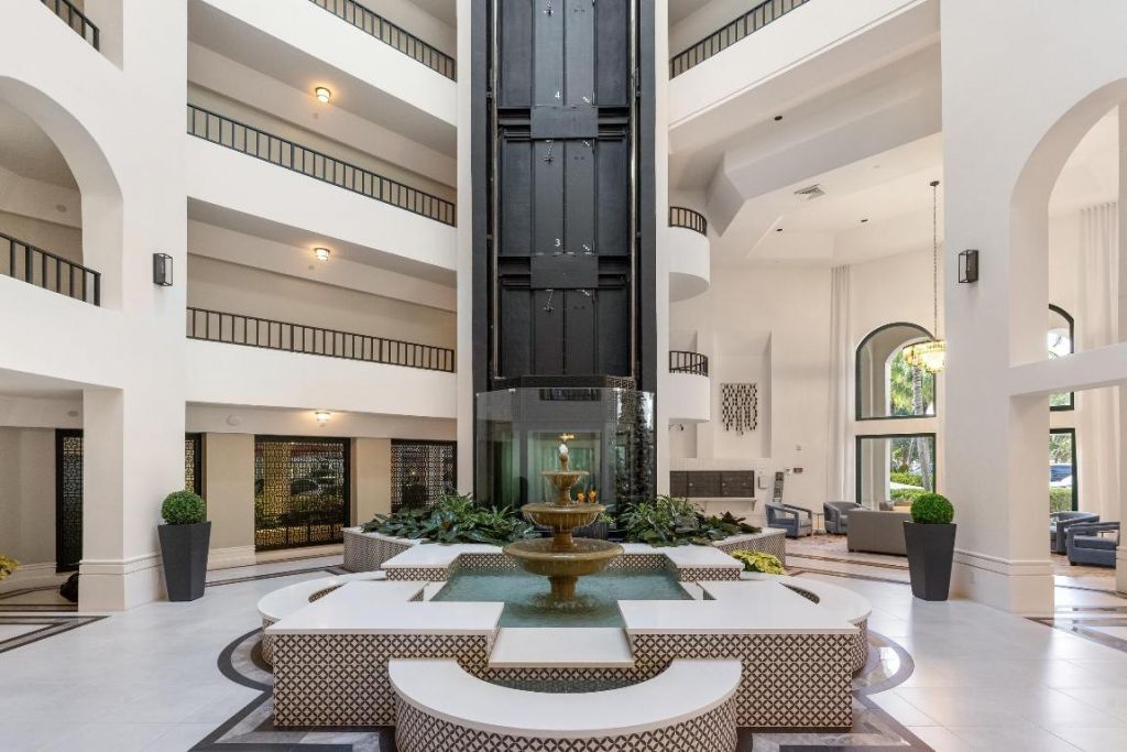 100 SE 5th Avenue, Unit 207, Boca Raton, FL 33432 Photo