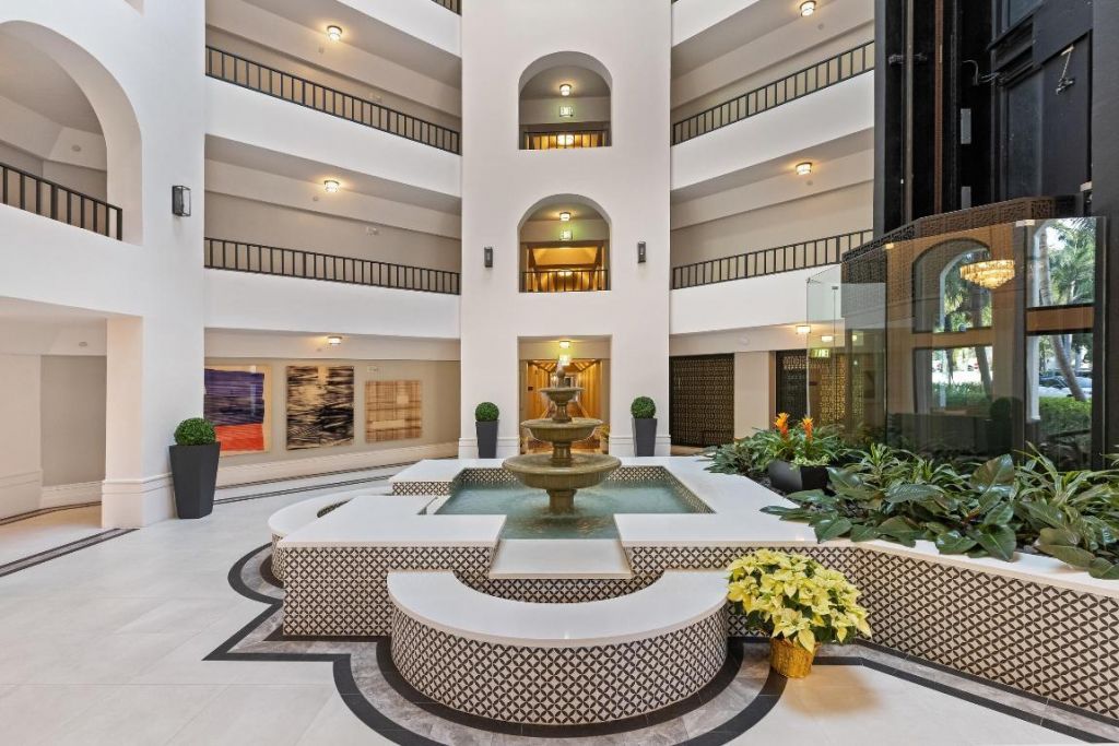 100 SE 5th Avenue, Unit 207, Boca Raton, FL 33432 Photo