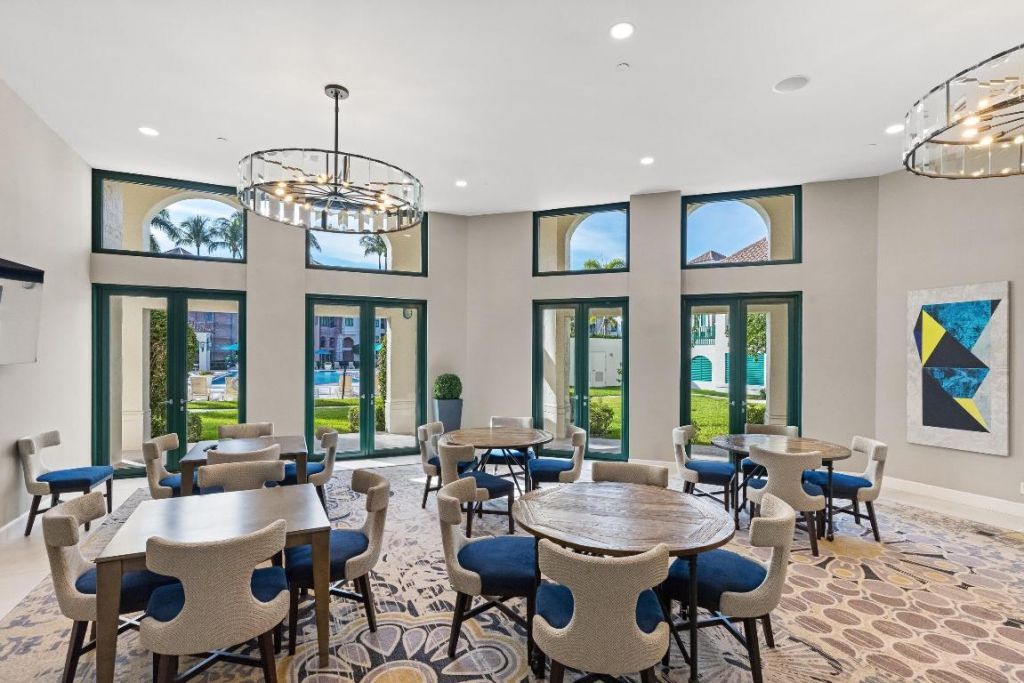 100 SE 5th Avenue, Unit 207, Boca Raton, FL 33432 Photo