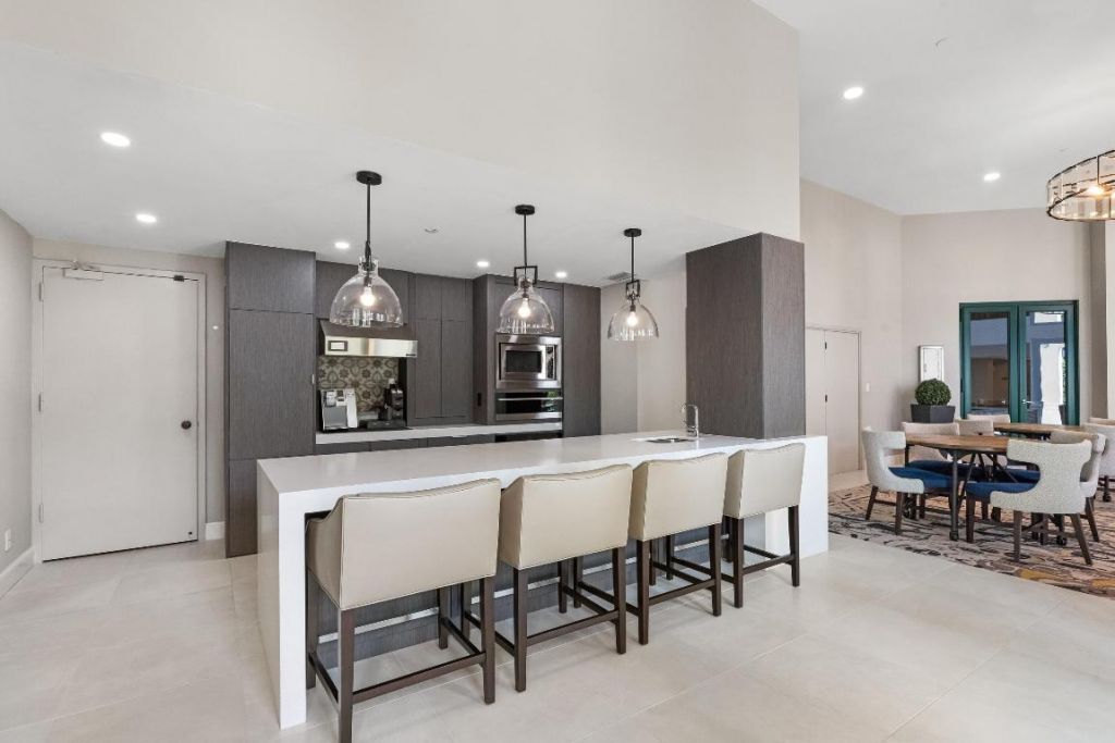 100 SE 5th Avenue, Unit 207, Boca Raton, FL 33432 Photo