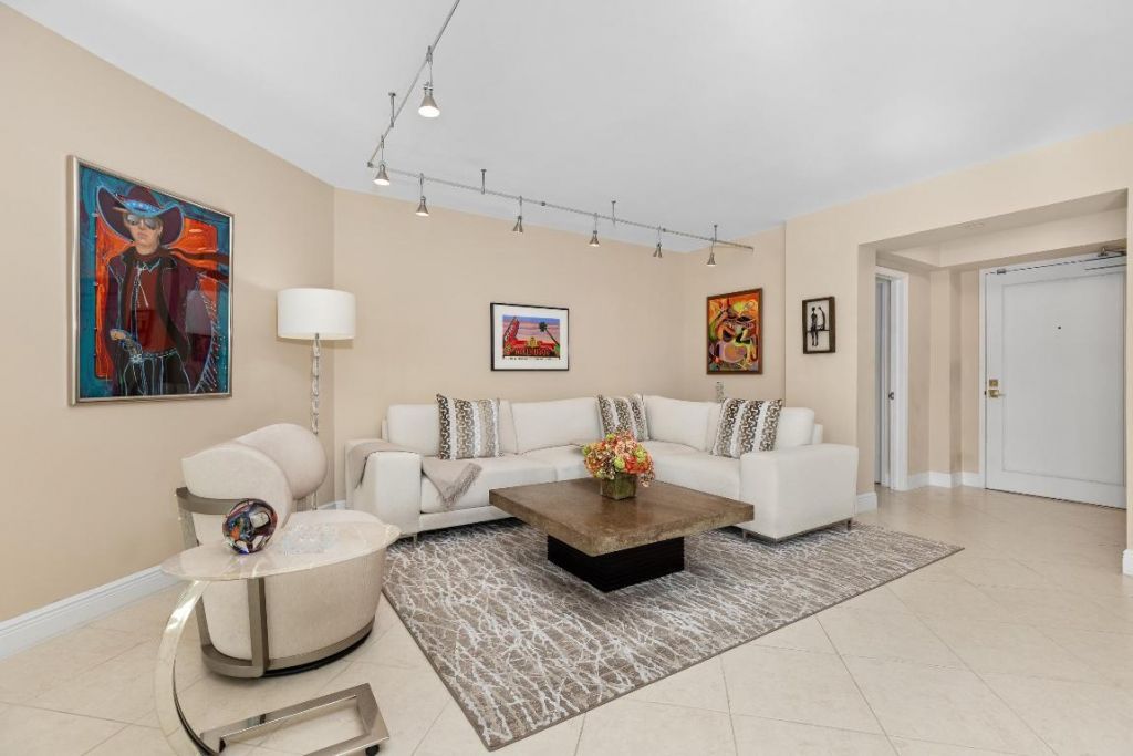 100 SE 5th Avenue, Unit 207, Boca Raton, FL 33432 Photo