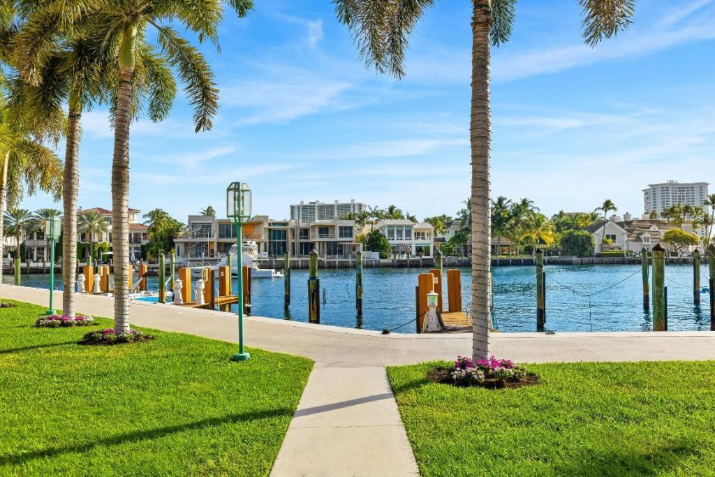 100 SE 5th Avenue, Unit 207, Boca Raton, FL 33432 Photo