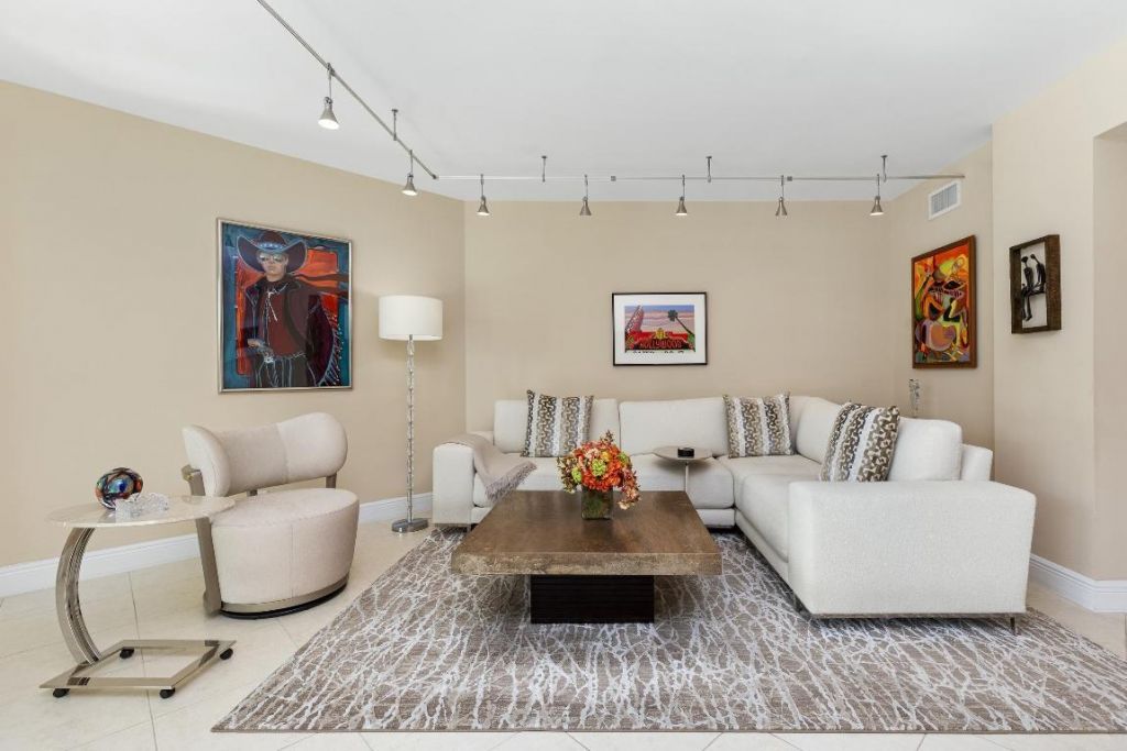 100 SE 5th Avenue, Unit 207, Boca Raton, FL 33432 Photo