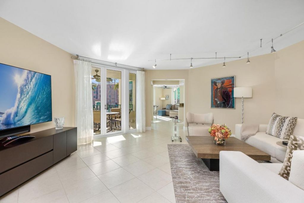 100 SE 5th Avenue, Unit 207, Boca Raton, FL 33432 Photo