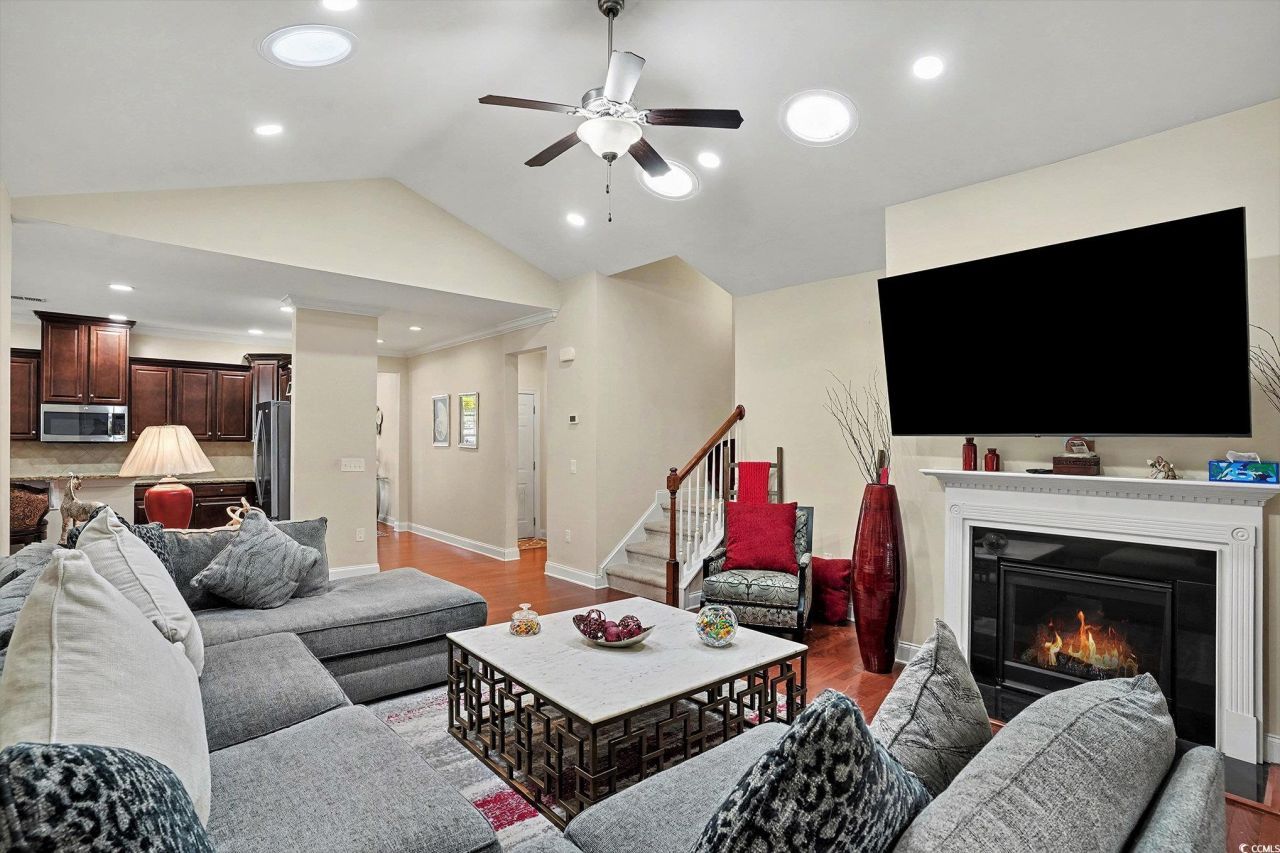 962 Henry James Dr. Photo 4