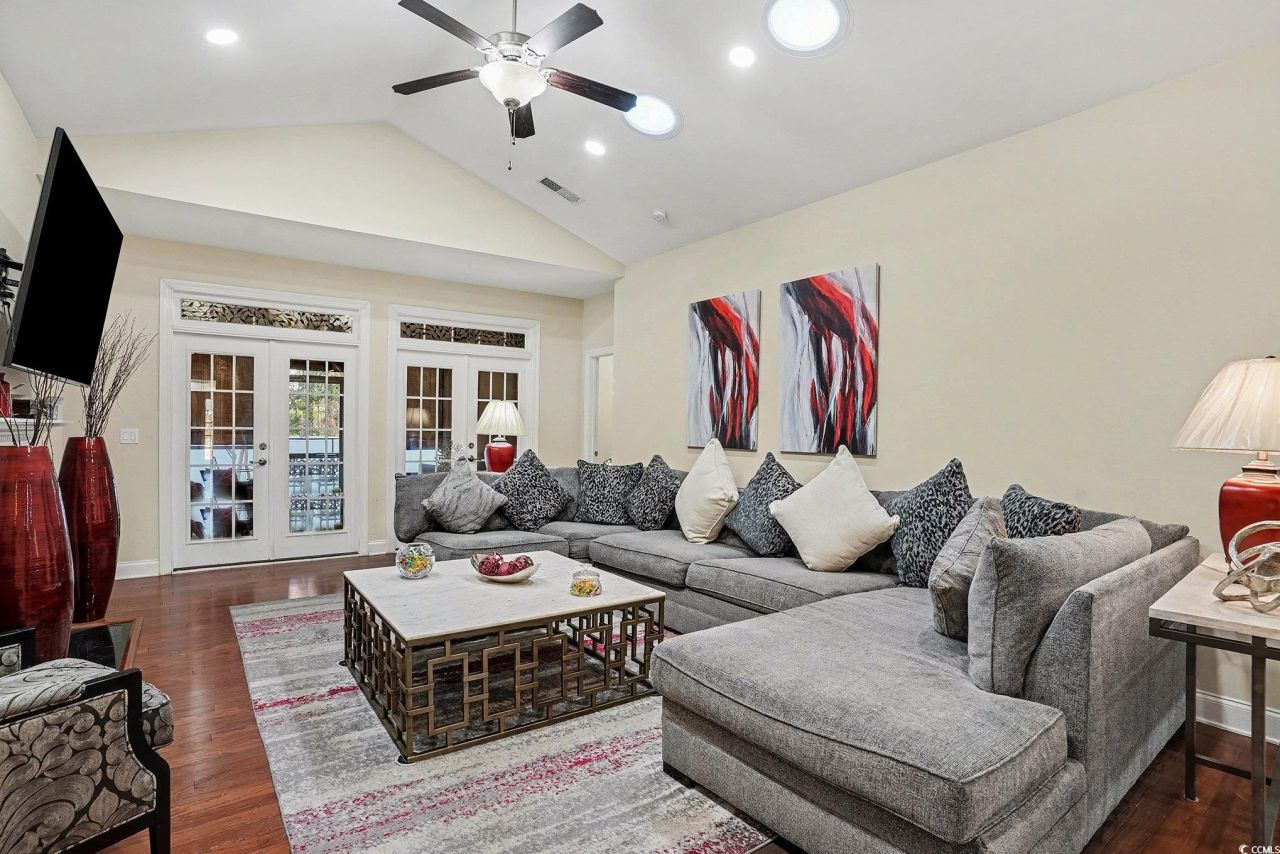 962 Henry James Dr. Photo 5