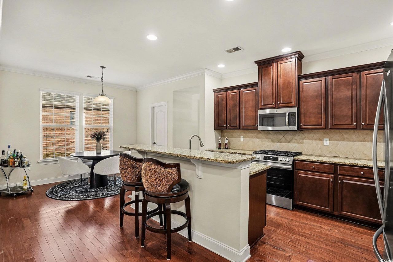 962 Henry James Dr. Photo 7