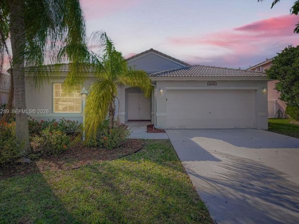 14242 NW 18th Pl, Pembroke Pines, FL 33028