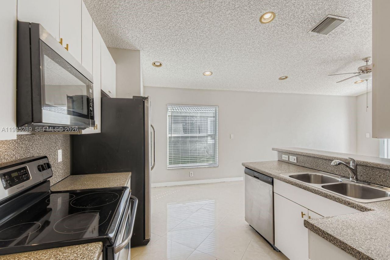 14242 NW 18th Pl, Pembroke Pines, FL 33028 Photo