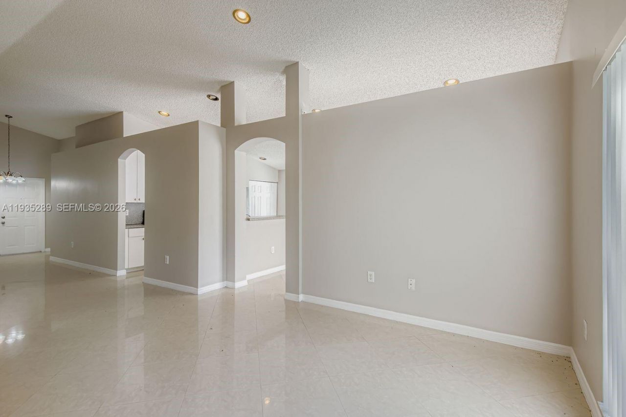 14242 NW 18th Pl, Pembroke Pines, FL 33028 Photo