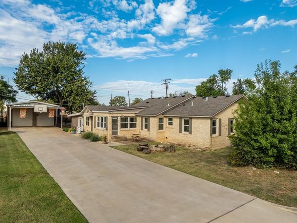 1500 W 10th Street , McGregor, TX 76657