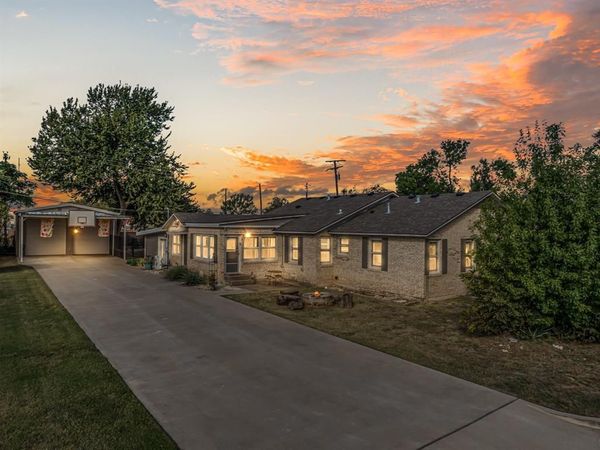 1500 W 10th Street, McGregor, TX 76657