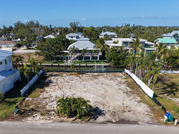 579 BAYVIEW DRIVE, LONGBOAT KEY, FL 34228