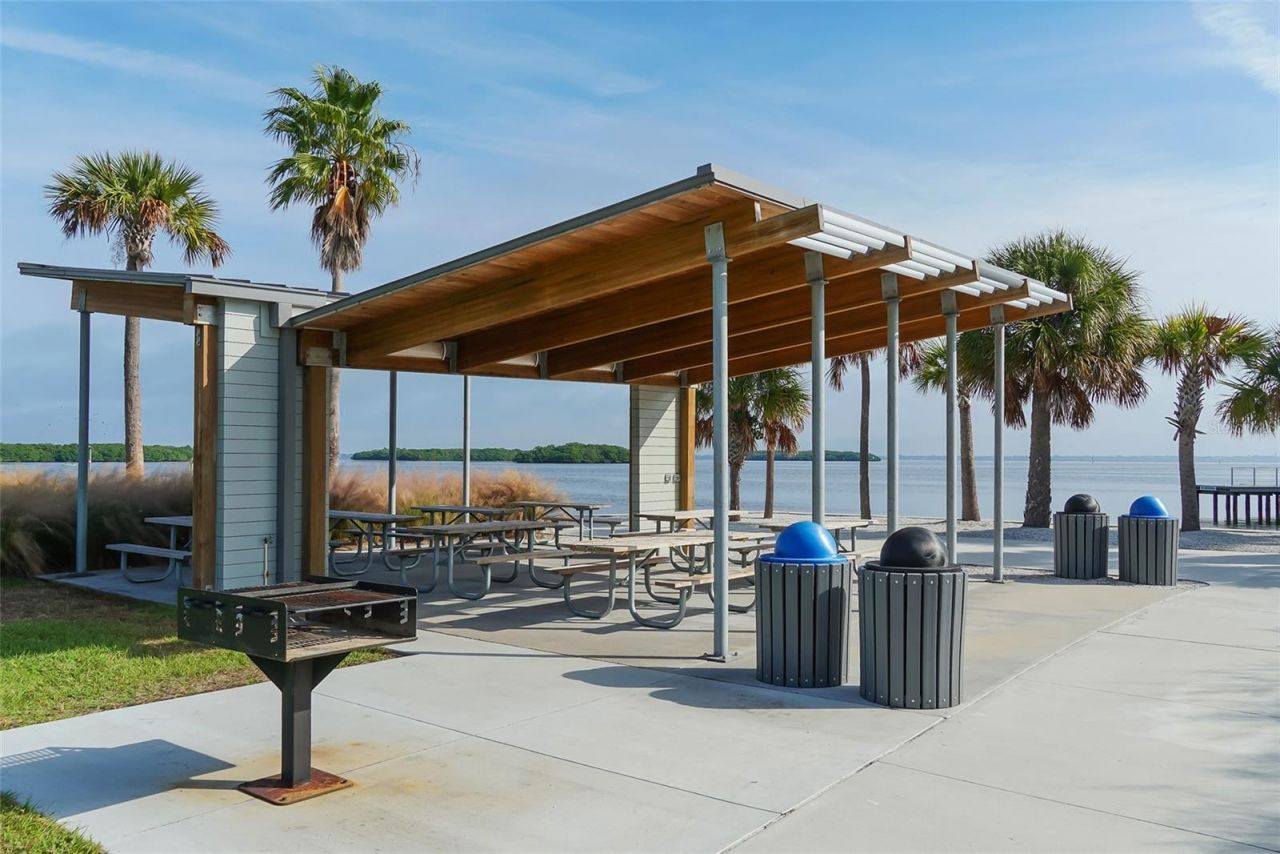 579 Bayview Drive, Longboat Key, FL 34228 Photo