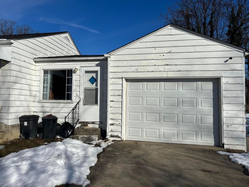 2010 Melrose Avenue, Columbus, OH 43224 Photo 4