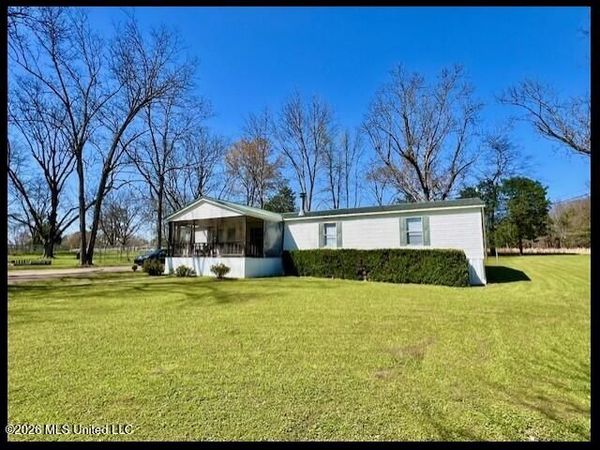 5089 Sees Chapel Road, Crenshaw, MS 38621