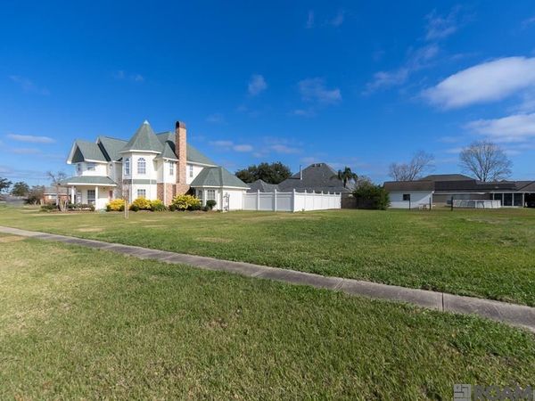 1784 Bay Tree St, Lutcher, LA 70071