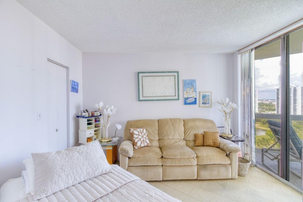 20185 E Country Club Drive, Unit 1709, Miami, FL 33180 Photo