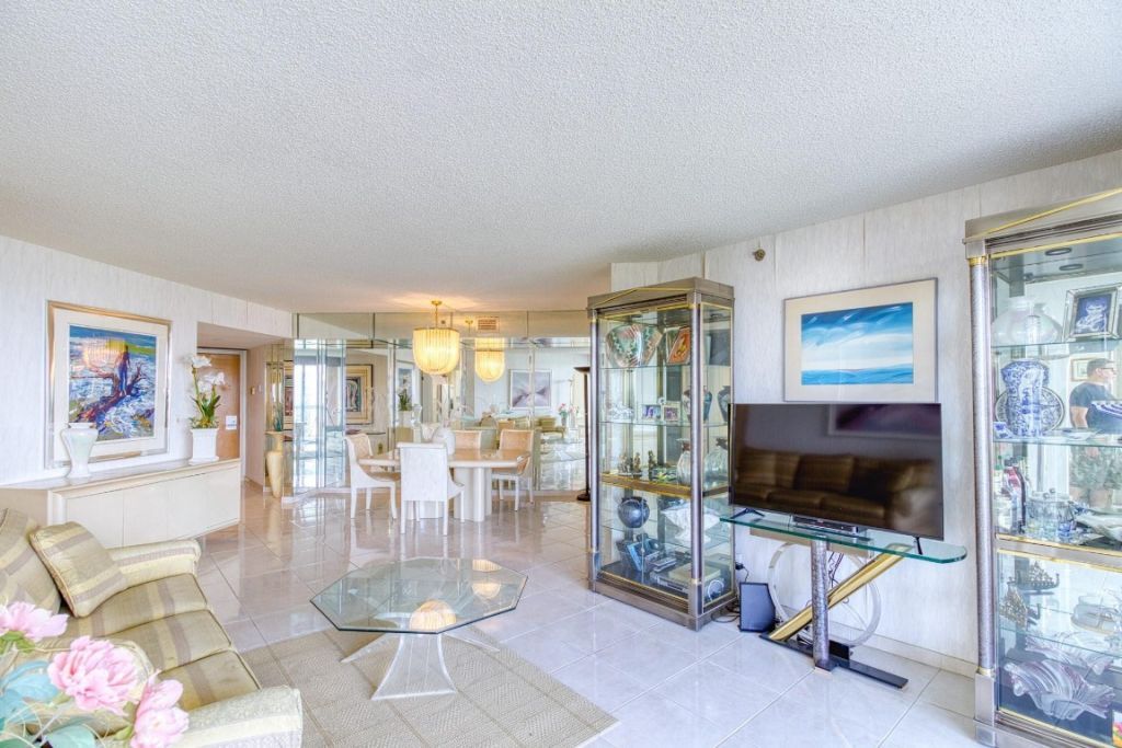20185 E Country Club Drive, Unit 1709, Miami, FL 33180 Photo