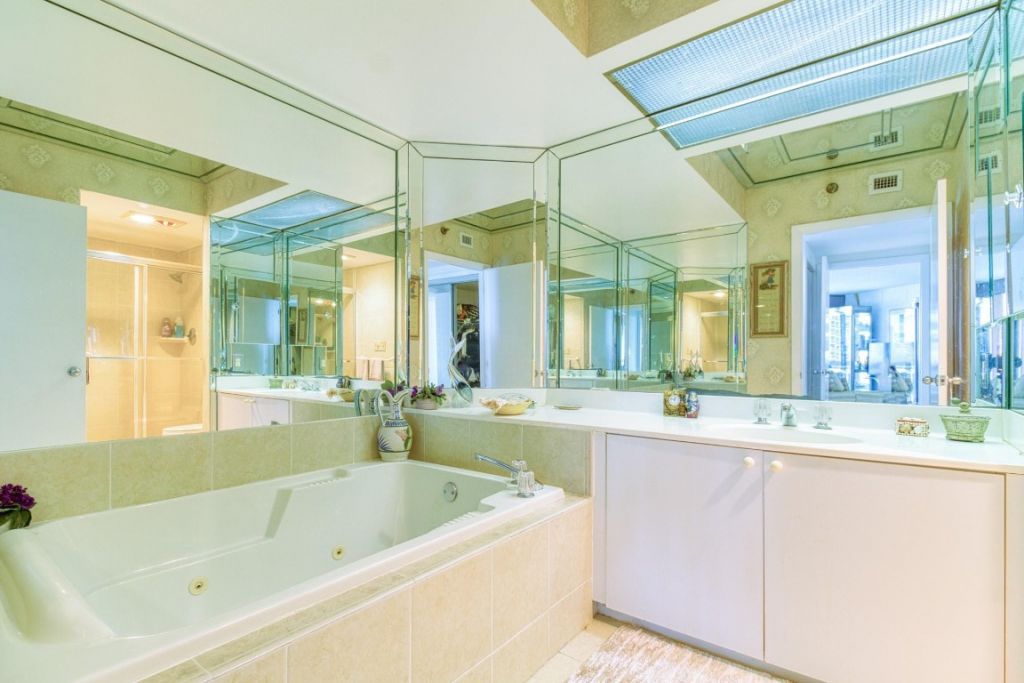 20185 E Country Club Drive, Unit 1709, Miami, FL 33180 Photo