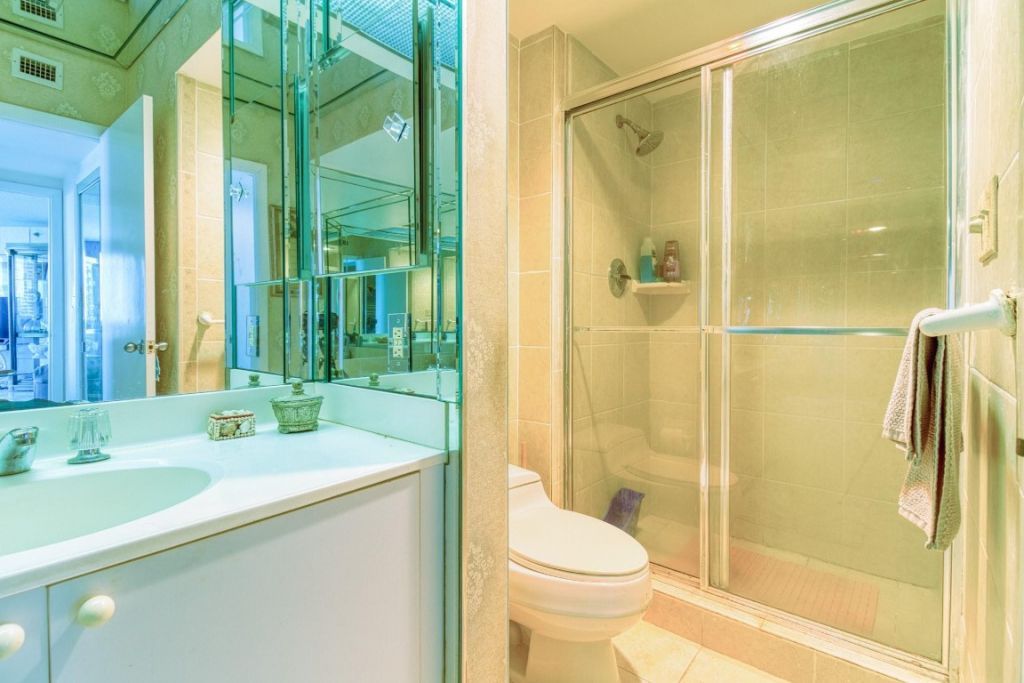 20185 E Country Club Drive, Unit 1709, Miami, FL 33180 Photo