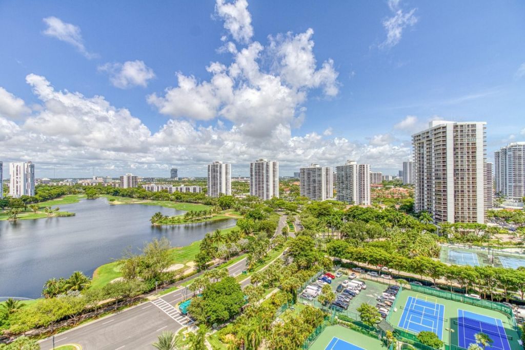 20185 E Country Club Drive, Unit 1709, Miami, FL 33180 Photo