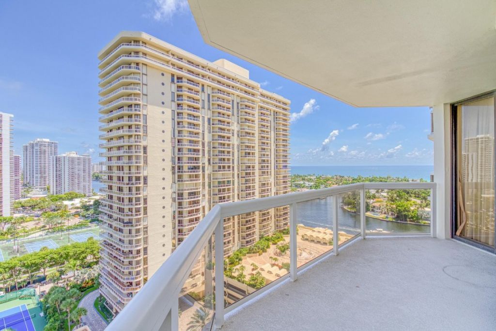 20185 E Country Club Drive, Unit 1709, Miami, FL 33180 Photo
