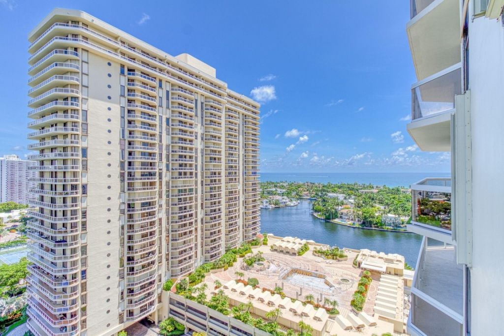 20185 E Country Club Drive, Unit 1709, Miami, FL 33180 Photo