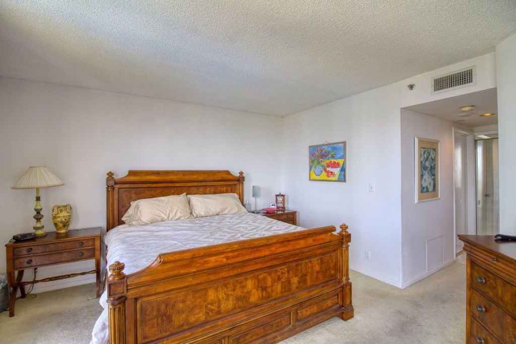 20185 E Country Club Drive, Unit 1709, Miami, FL 33180 Photo