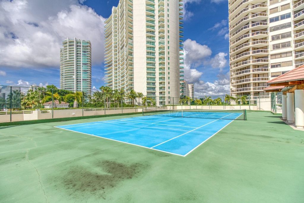 20185 E Country Club Drive, Unit 1709, Miami, FL 33180 Photo