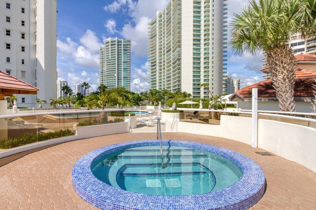 20185 E Country Club Drive, Unit 1709, Miami, FL 33180 Photo