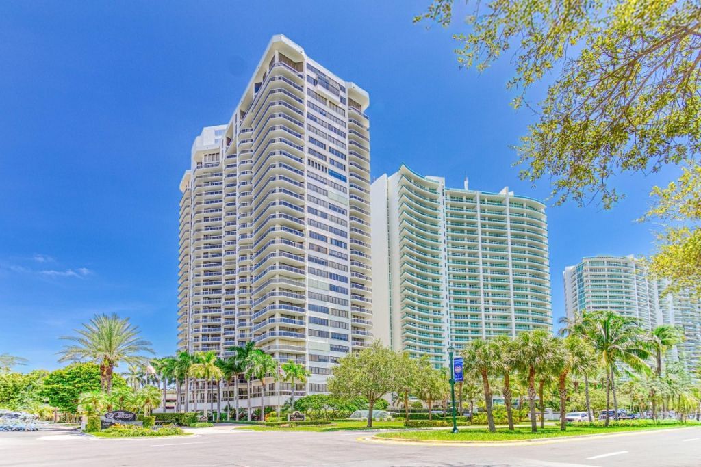 20185 E Country Club Drive, Unit 1709, Miami, FL 33180 Photo