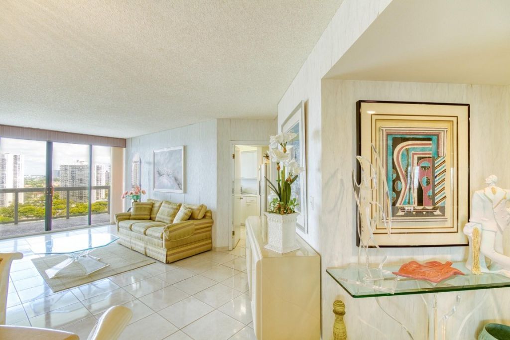 20185 E Country Club Drive, Unit 1709, Miami, FL 33180 Photo