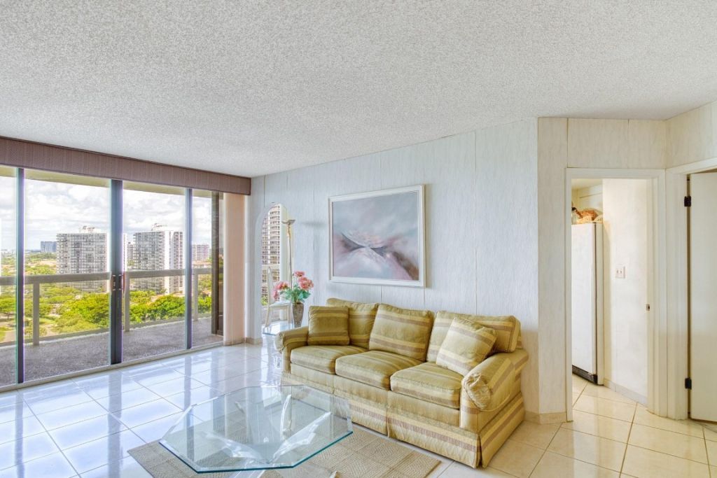 20185 E Country Club Drive, Unit 1709, Miami, FL 33180 Photo