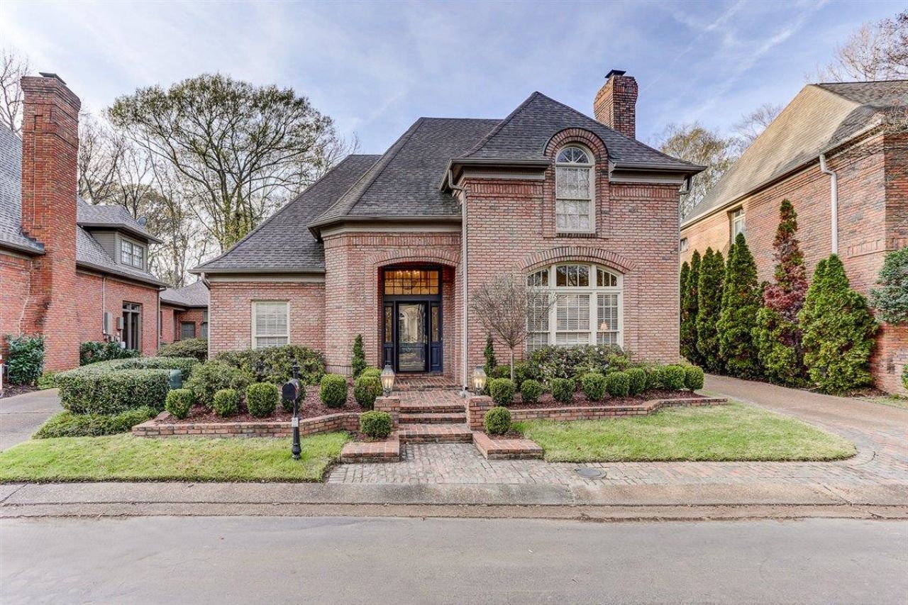 931 W RIVERWALK DR Memphis, TN 38120