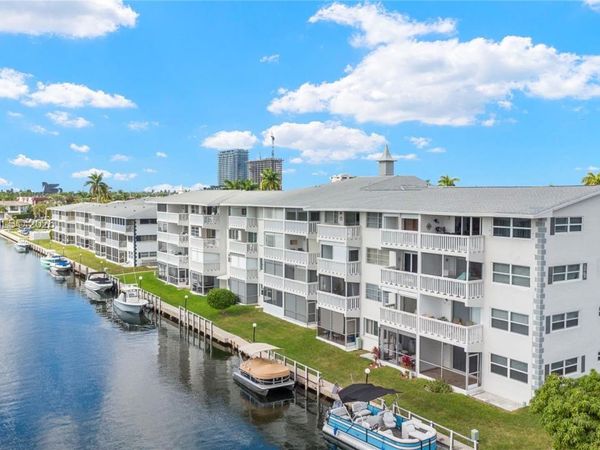455 Paradise Isle Blvd, Unit 402, Hallandale Beach, FL 33009