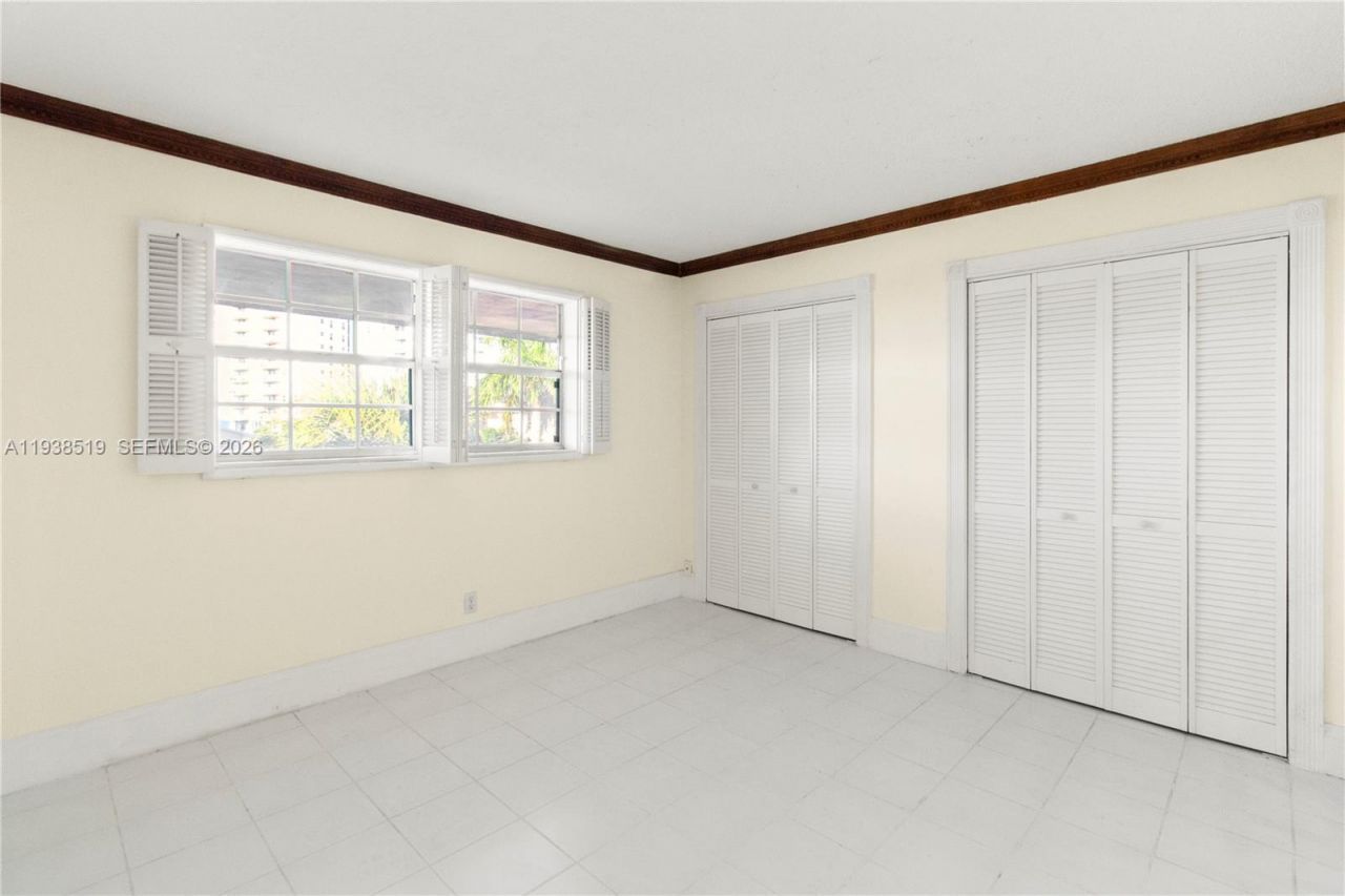 455 Paradise Isle Blvd, Unit 402, Hallandale Beach, FL 33009 Photo