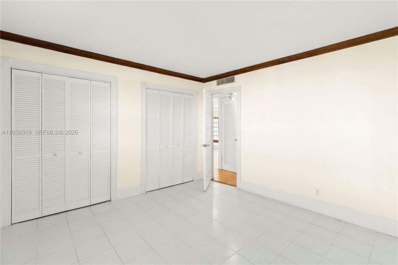 455 Paradise Isle Blvd, Unit 402, Hallandale Beach, FL 33009 Photo