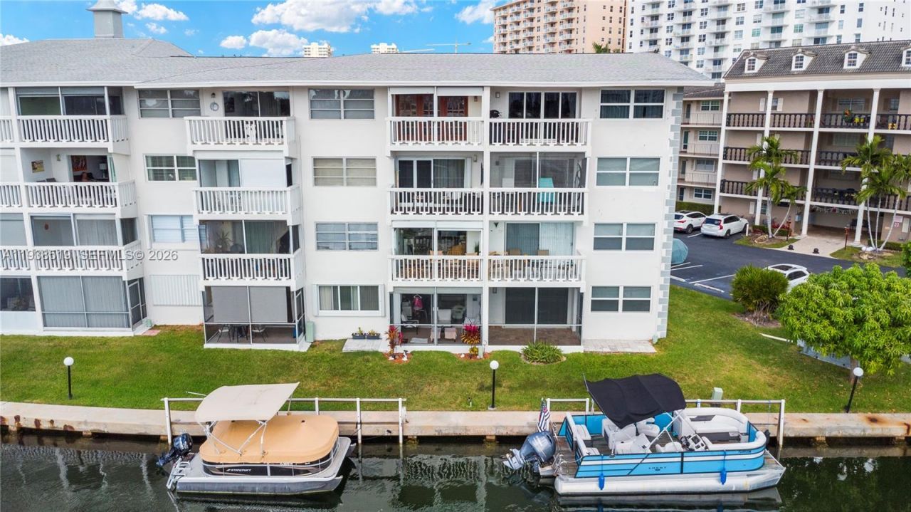 455 Paradise Isle Blvd, Unit 402, Hallandale Beach, FL 33009 Photo