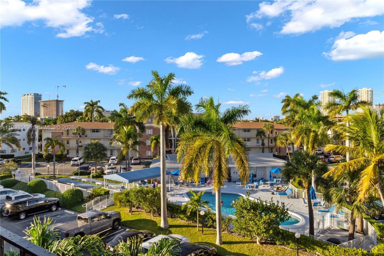 455 Paradise Isle Blvd, Unit 402, Hallandale Beach, FL 33009 Photo