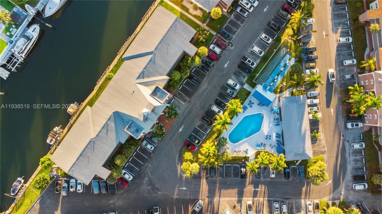 455 Paradise Isle Blvd, Unit 402, Hallandale Beach, FL 33009 Photo