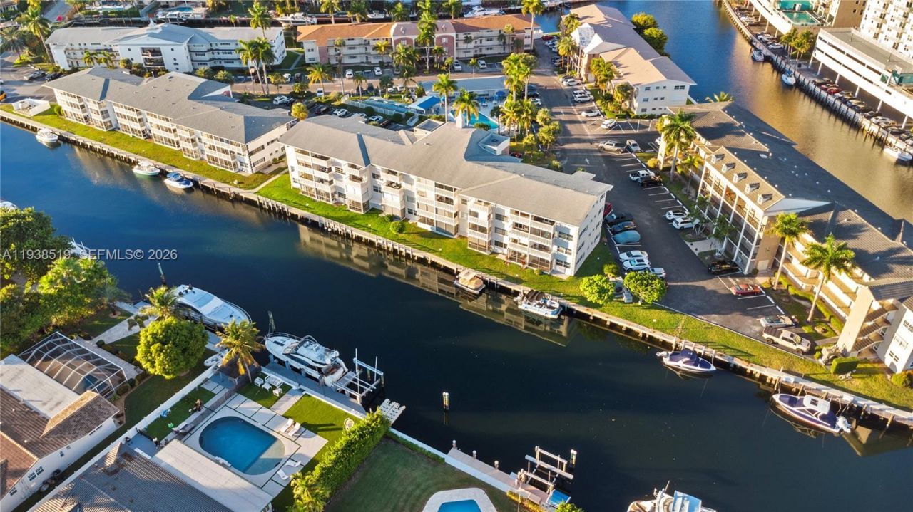 455 Paradise Isle Blvd, Unit 402, Hallandale Beach, FL 33009 Photo