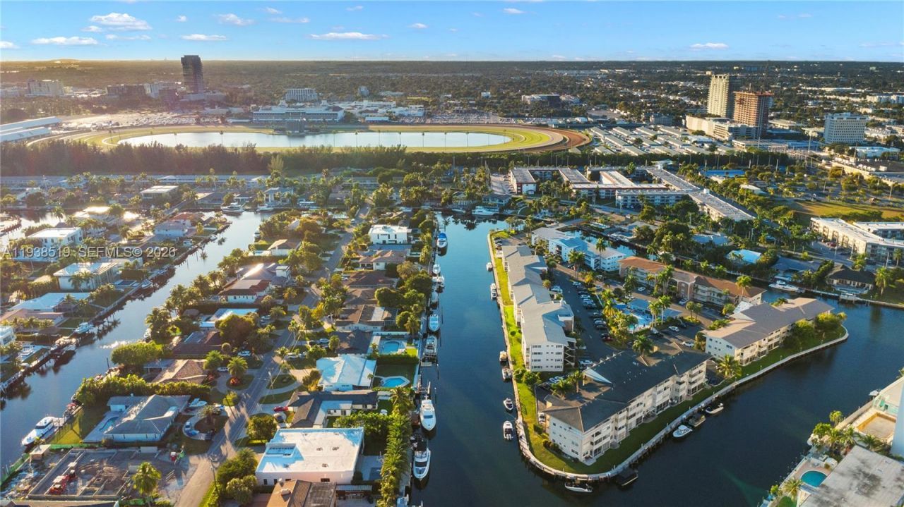 455 Paradise Isle Blvd, Unit 402, Hallandale Beach, FL 33009 Photo